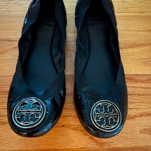 Tory Burch Caroline Flat. Black. Size 7